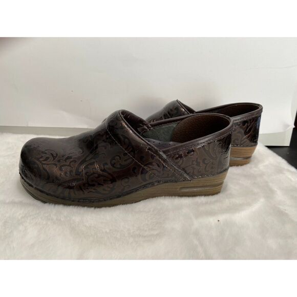 Dansko Women's Brown Tooled Leather Slip On Clog Rounded Toe EUR 38 US 8 - Picture 3 of 11